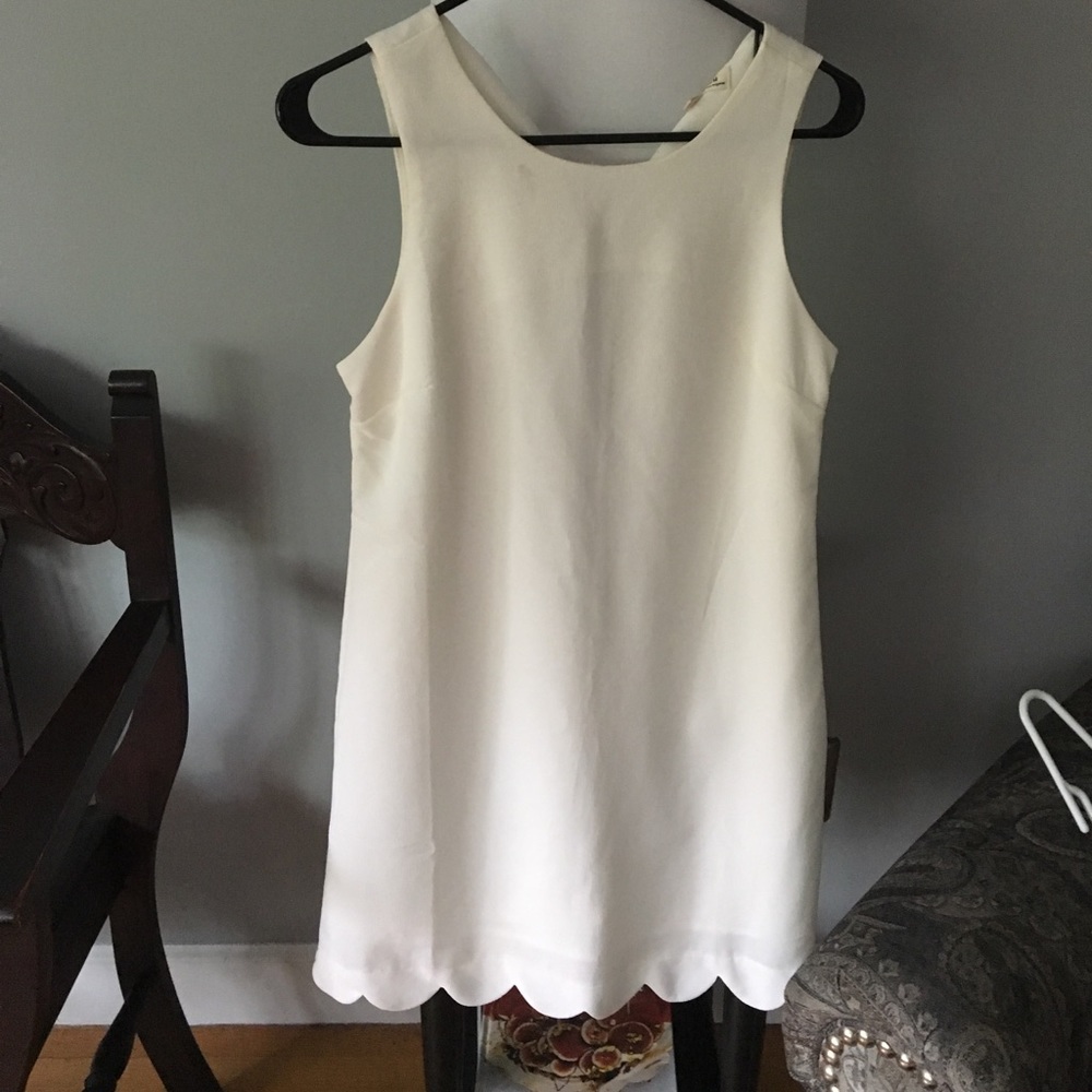 White scalloped shifter dress - Picture 2 of 3